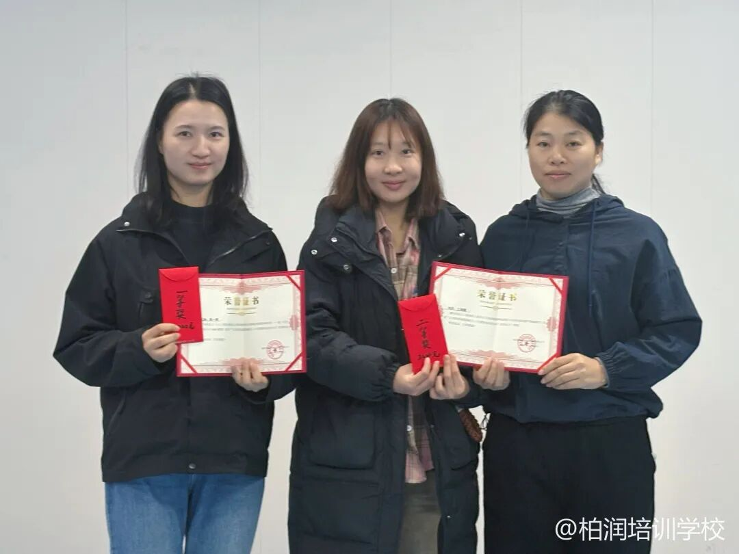 【Cheers to Research, Applause for Innovation!】 Honoring Four Award-Winning Faculty Members