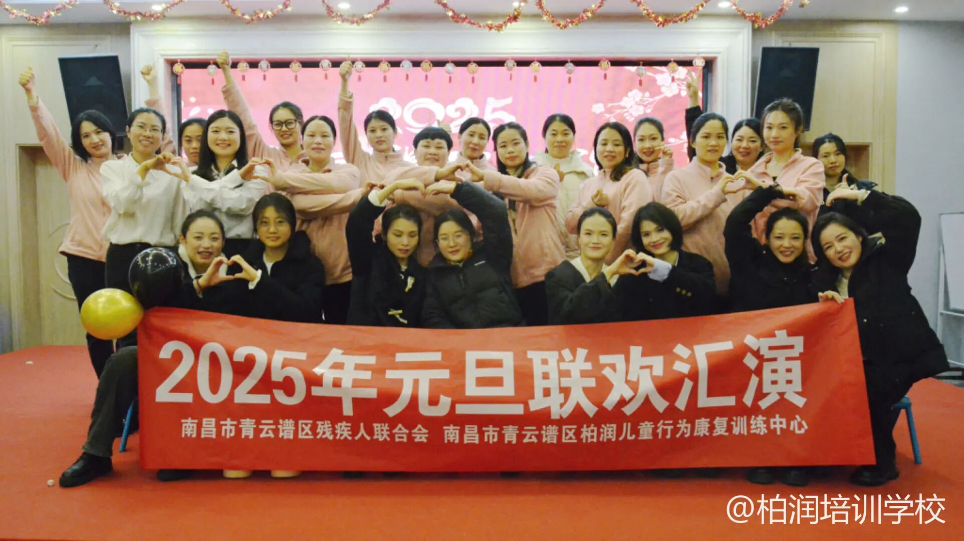 【New Year's Gala】Golden Snake Celebrates the New Year, Children's Delight Welcomes the New Era, 2025 Brings Joyful New Year Celebrations